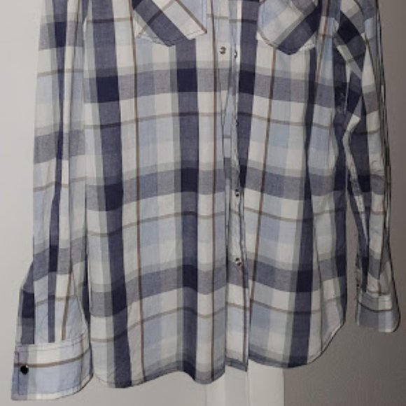 Button Up - Picture 2 of 4